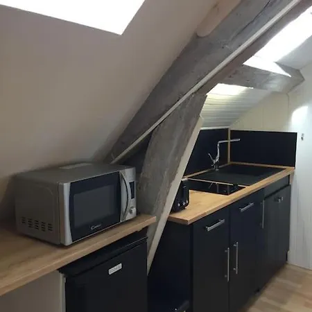 Rennes: 4 Couchages, Proche Commerces, Bus. * Rennes